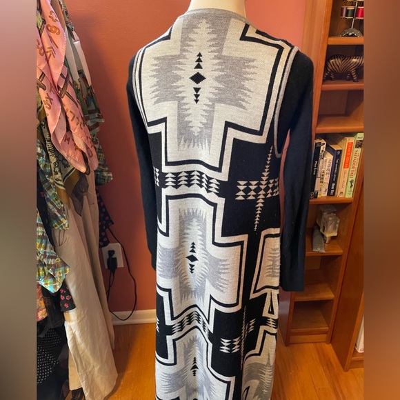 PH5 Monochrome Southwestern Print Open Duster Sweater Vest - Picture 5 of 7